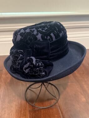 Toucan Collection New York 100% Wool Black Hat USA Vintage Velvet Trim Church